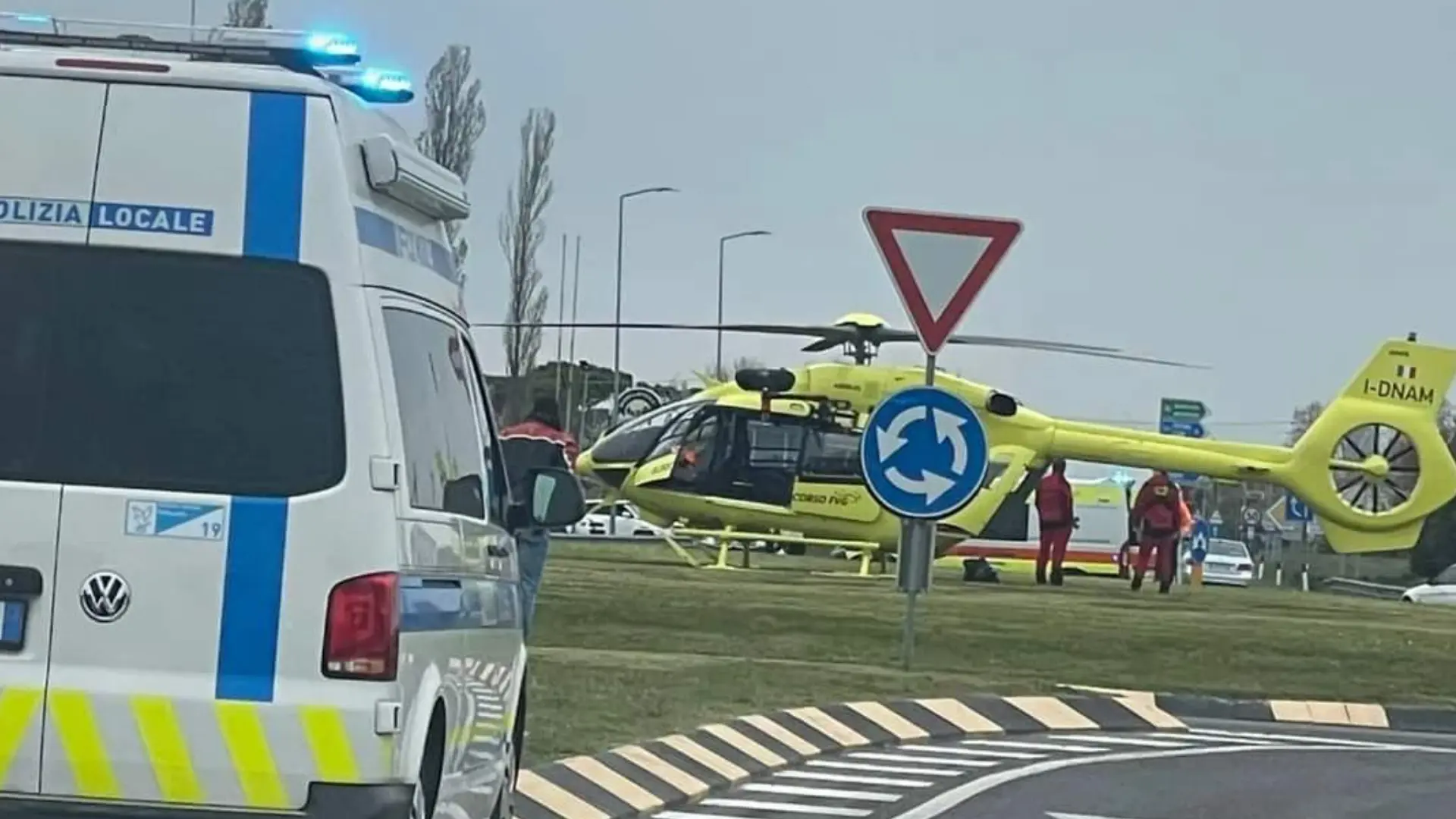 Schianto Con La Moto Lungo La Sr Per Lignano Enne Sbalzato Per