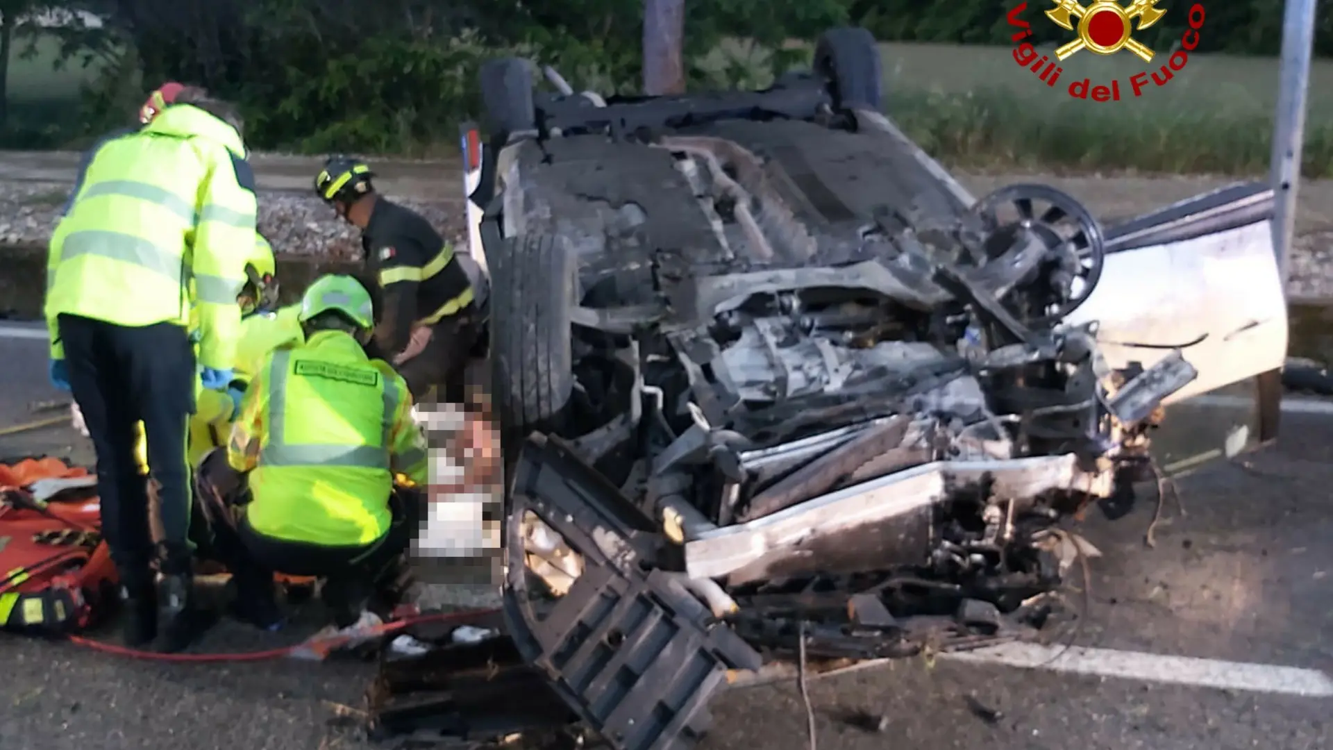 Sbanda Con Lauto E Si Ribalta La Giovane Alla Guida Rimane Incastrata