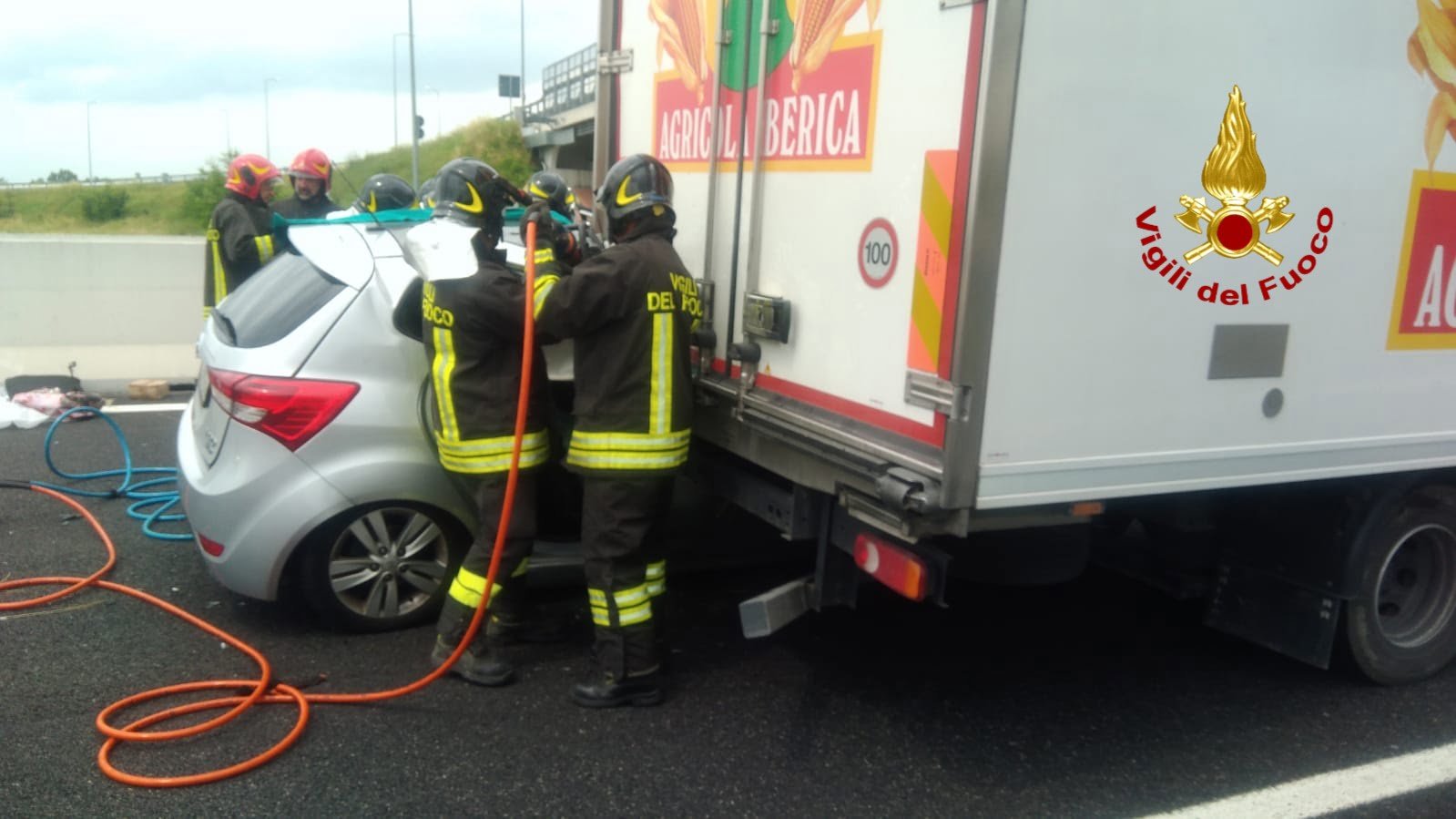 A4: Donna Muore Schiacciata Tra Le Lamiere Dopo Aver Tamponato Un ...