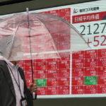 Borsa: Tokyo, apertura poco variata