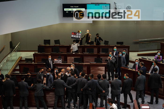 HK: sì Parlamento legge tutela inno Cina