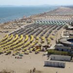 Covid spegne annunci in spiaggia Rimini