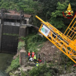 Piattaforma si rovescia,operai nel Magra