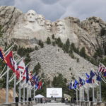 Trump a Mount Rushmore, no a mascherine