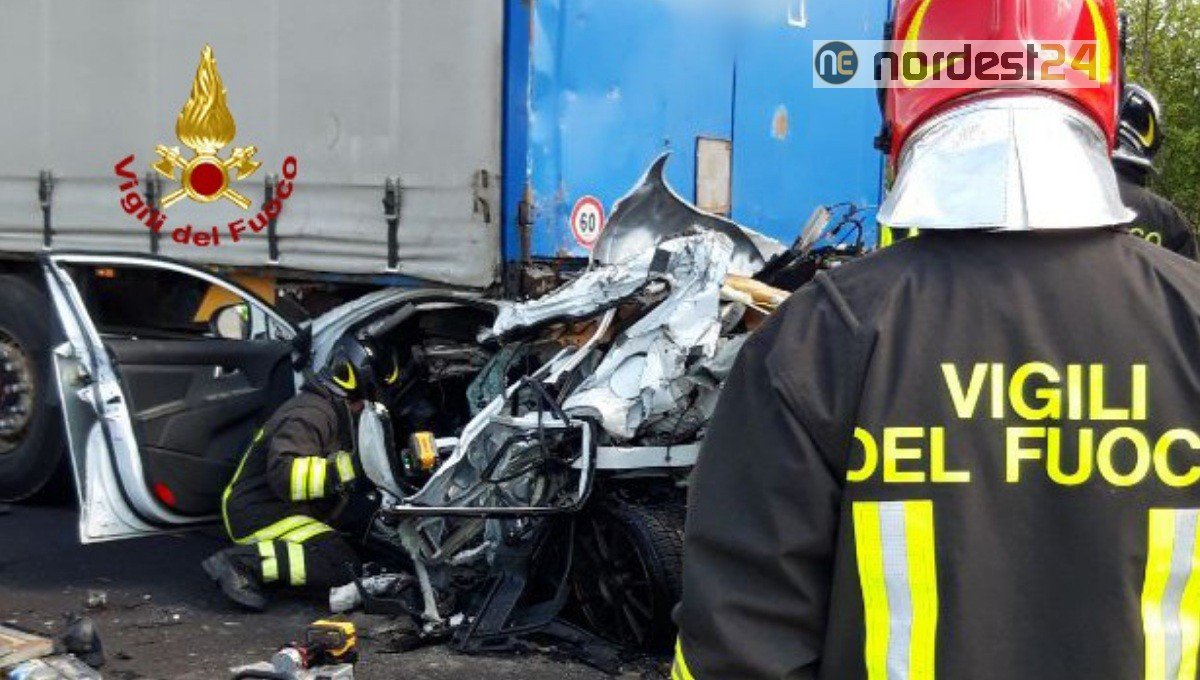 Auto Schiacciata Tra Due Tir In A4: Morta Una Persona – Nordest24