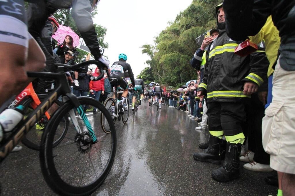 Giro d'Italia, emozioni senza fine tra le colline colorate di rosa