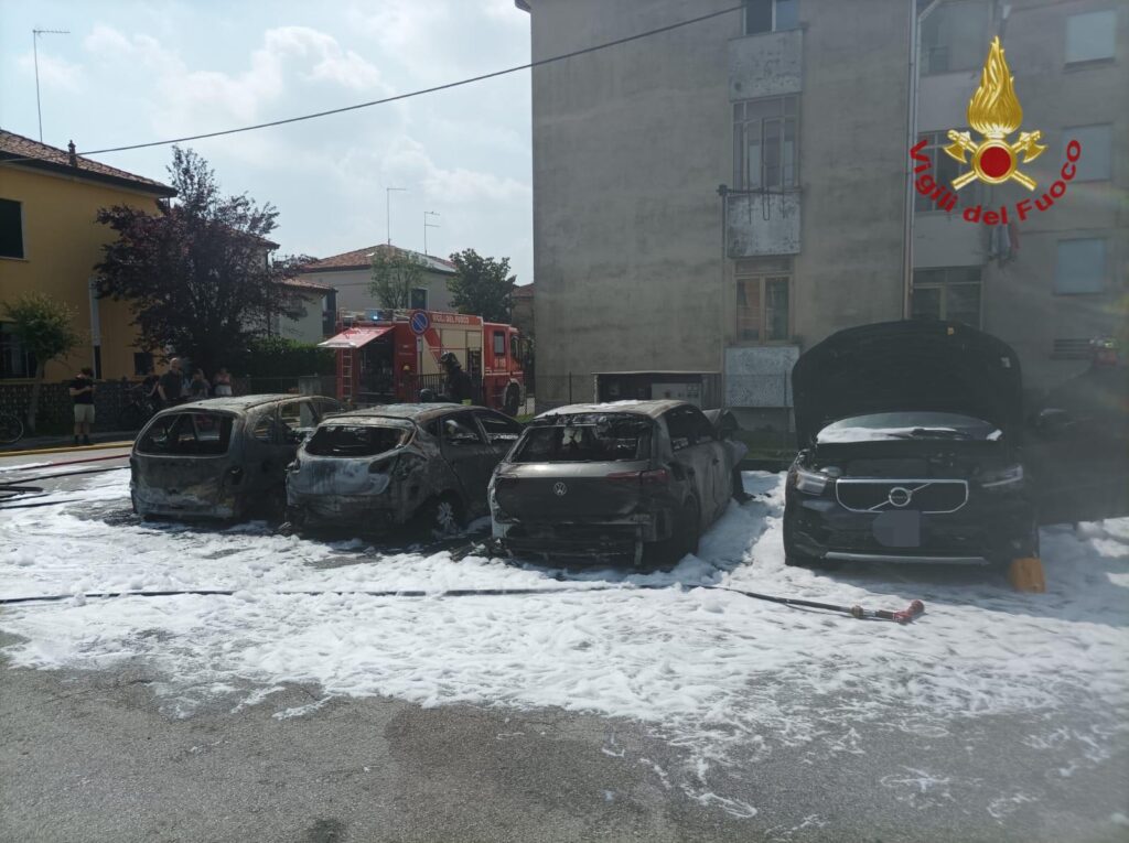 Incendio auto Salzano