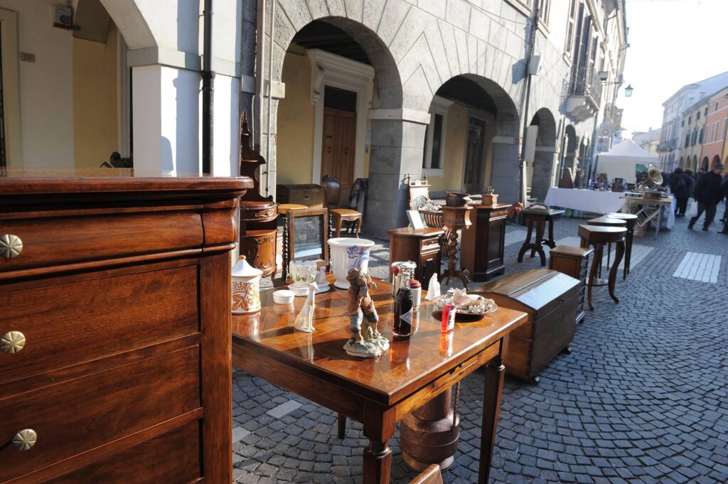 Mercatino di Antiquariato e collezionismo
