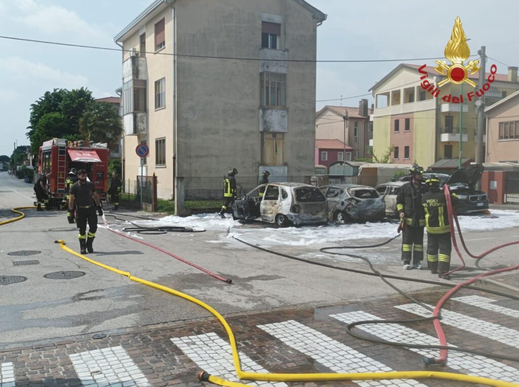 Incendio auto Salzano
