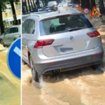 Udine. Si rompe un tubo durante i lavori: strada allagata, caos traffico