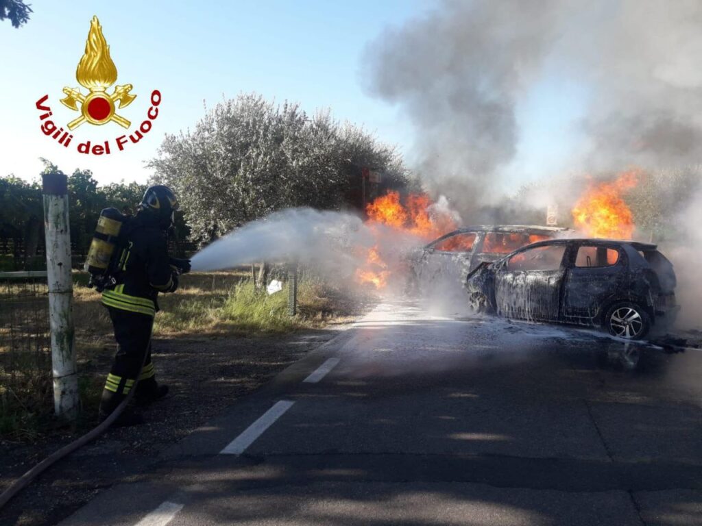 Scontro tra auto a benzina e una vettura ibrida