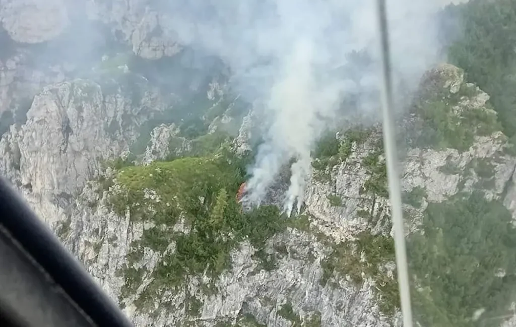 Incendio boschivo in Val Fogarè