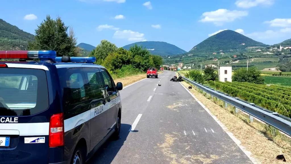 scontro frontale con un'auto