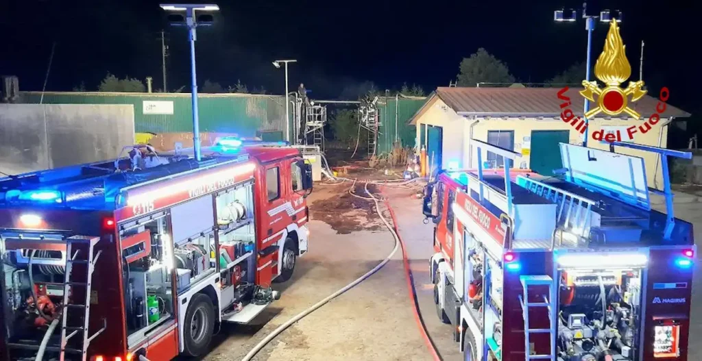 Incendio a Zoppola, fiamme nelle due vasche di fermentazione