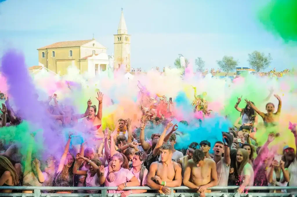 Holi il festival dei colori sulle spiagge di Caorle e Jesolo