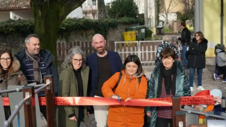 Casarsa: inaugurato il nuovo spazio giochi della scuola dell'infanzia grazie alla collaborazione tra istituzioni e associazioni