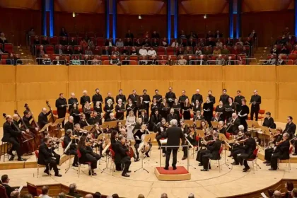 L'ORCHESTRA DES CHAMPS-ELYSÉES DIRETTA DA PHILIPPE HERREWEGHE. SUL PALCO LA SUBLIME VOCE DEL SOPRANO JUDITH SPIESSER