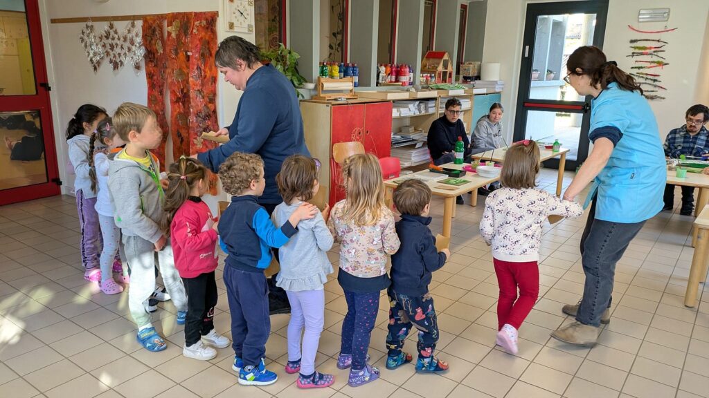 L'Officina Creativa incontra la scuola dell'infanzia di Maniago: un progetto che unisce arte e inclusione