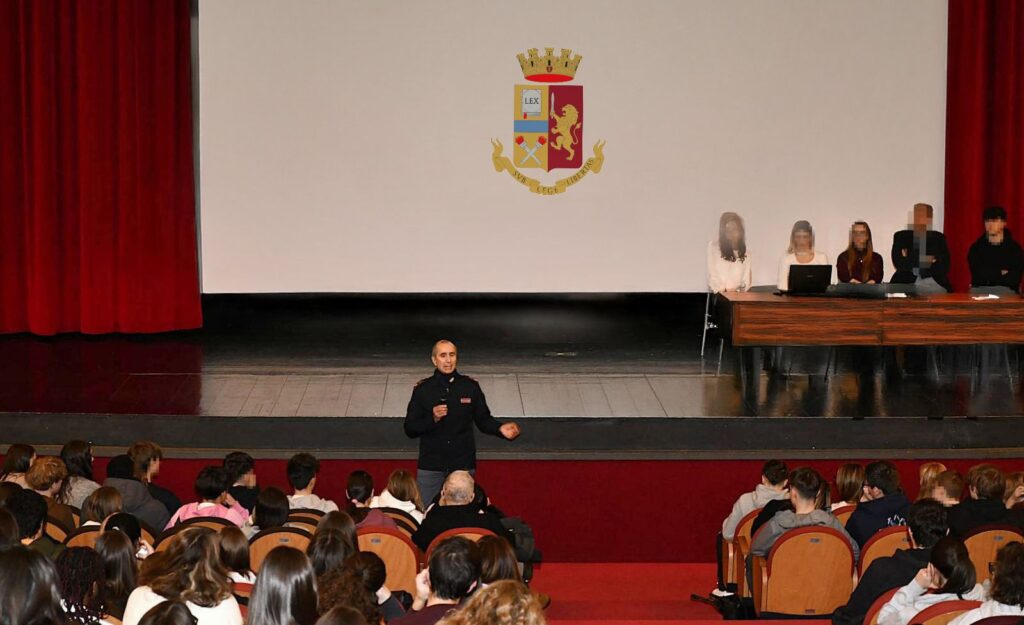 la Polizia di Pordenone incontra gli studenti del Liceo Leopardi-Majorana