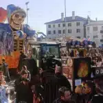 Carnevali di Marca, un weekend di festa: in 20mila alla sfilata dei carri di Vittorio Veneto