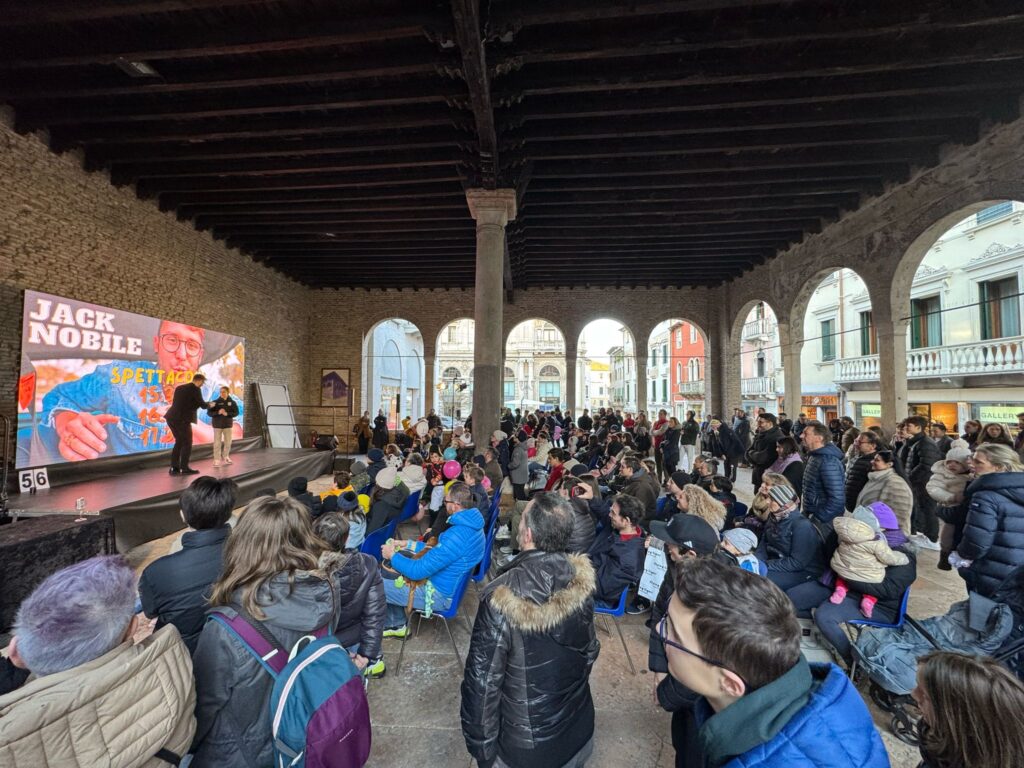 Carnevali di Marca, un weekend di festa: in 20mila alla sfilata dei carri di Vittorio Veneto