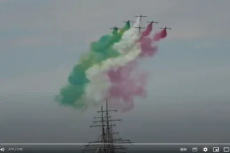 Trieste accoglie la nave Amerigo Vespucci: il video con le Frecce Tricolori